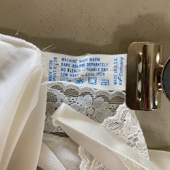Vintage Vanity Fair Full Slip Womens 32 / 26" Long White Lace Trim Adj. Straps - Picture 12 of 12